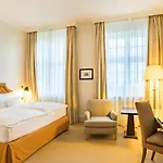 Parkhotel Quellenhof Hotel